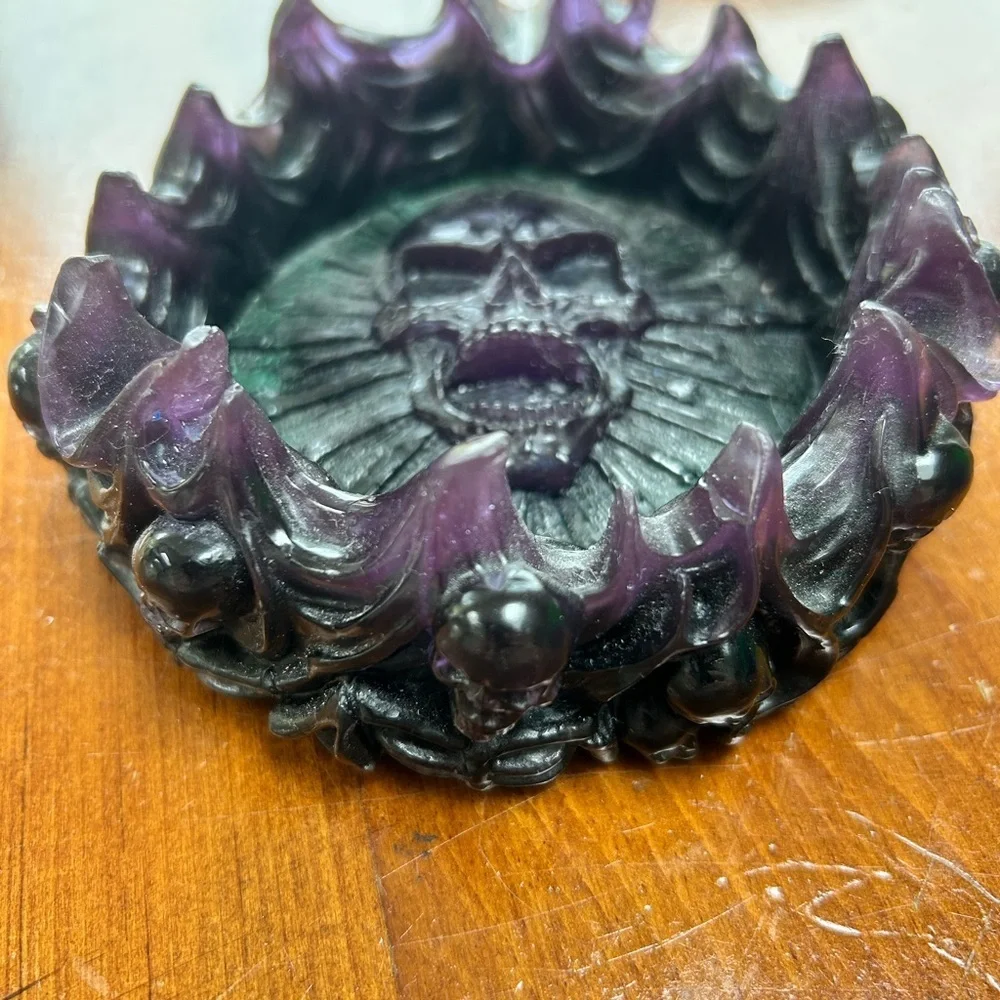 Resin skull ashtray- 5” by 2” , outside has skulls imbedded in resin- new - Picture 4 of 7